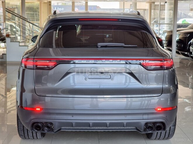 Porsche Cayenne-8