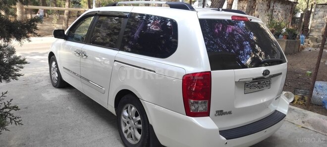 Kia Carnival-4