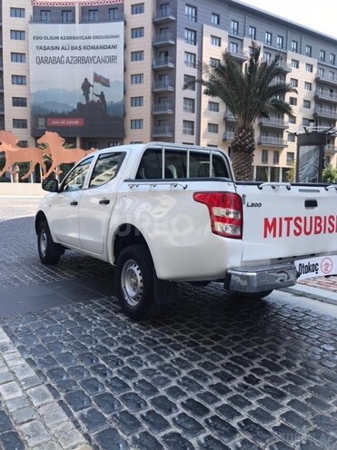 Mitsubishi L200 2019, 221,401 km - 2.4 л - Bakı
