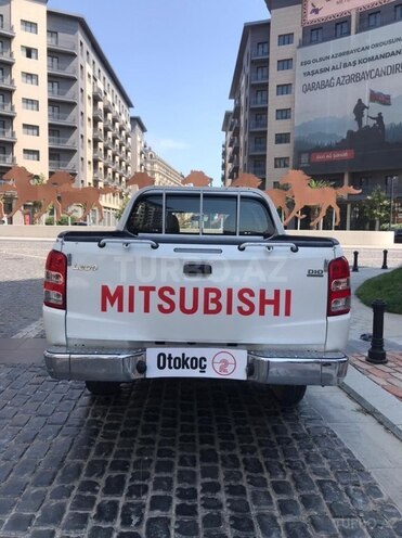 Mitsubishi L200 2019, 221,401 km - 2.4 л - Bakı