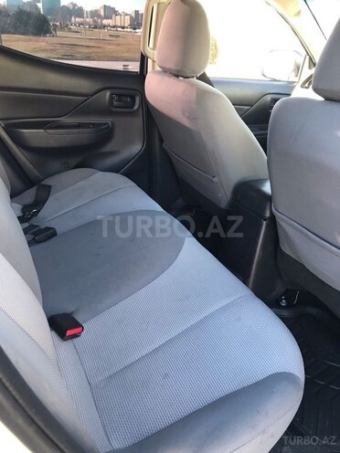 Mitsubishi L200-4