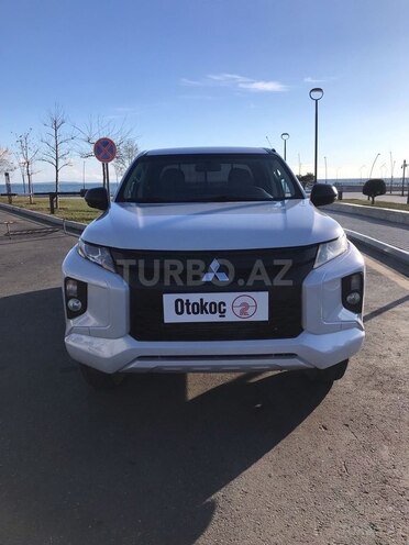 Mitsubishi L200-1