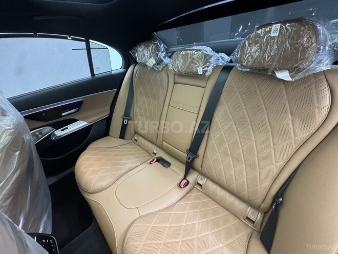 Mercedes E 300 e-11