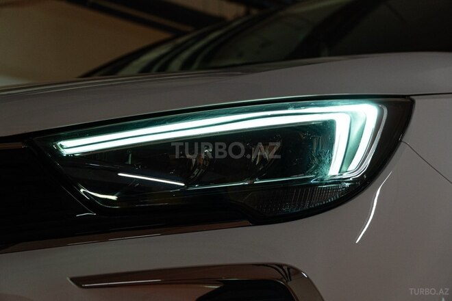 Opel Crossland X-8