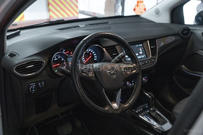 Opel Crossland X-12