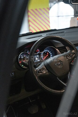 Opel Crossland X-10