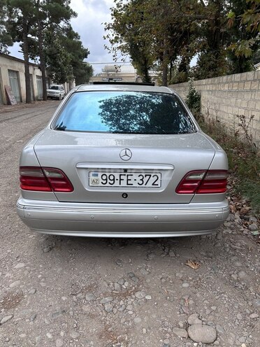 Mercedes E 200 2001, 389,000 km - 2.0 l - Tovuz
