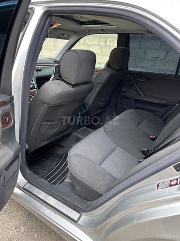 Mercedes E 200 2001, 389,000 km - 2.0 l - Tovuz