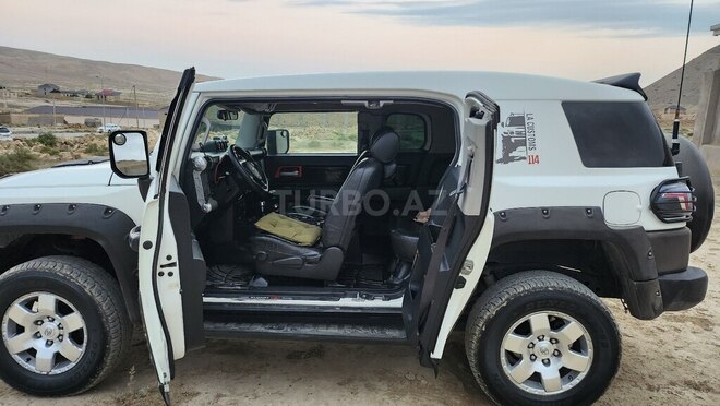 Toyota FJ Cruiser-6