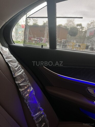Mercedes E 200-13