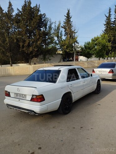 Mercedes E 220 d 1988, 53,333 km - 2.2 l - Qazax