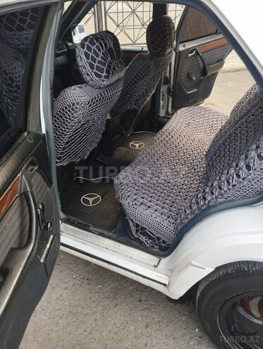 Mercedes E 220 d 1988, 53,333 km - 2.2 l - Qazax