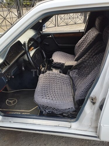 Mercedes E 220 d 1988, 53,333 km - 2.2 l - Qazax