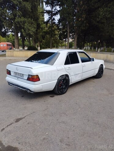 Mercedes E 220 d 1988, 53,333 km - 2.2 l - Qazax