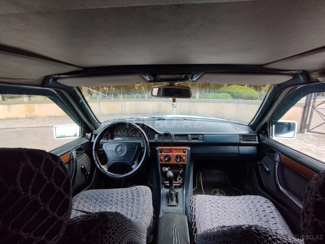 Mercedes E 220 d 1988, 53,333 km - 2.2 l - Qazax