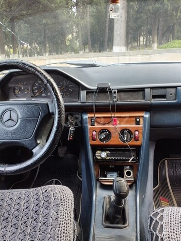 Mercedes E 220 d 1988, 53,333 km - 2.2 l - Qazax