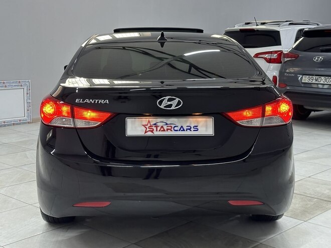 Hyundai Elantra-2