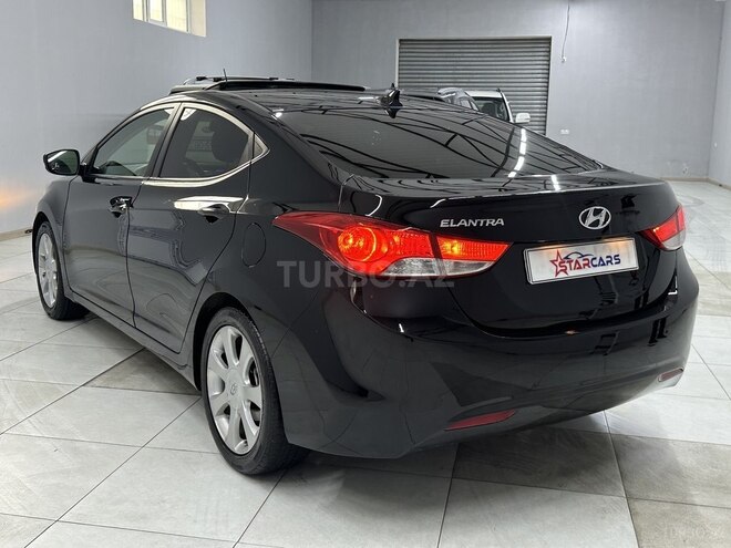 Hyundai Elantra-13