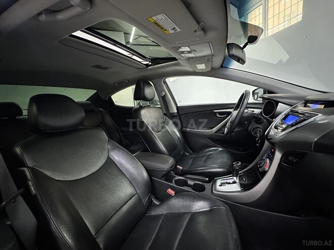 Hyundai Elantra-6