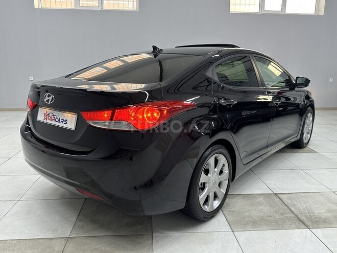 Hyundai Elantra-11