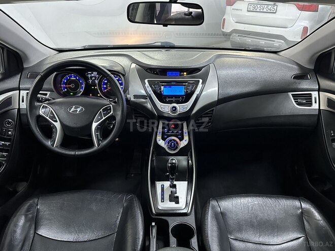 Hyundai Elantra-3