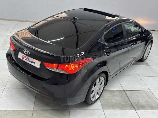 Hyundai Elantra-12