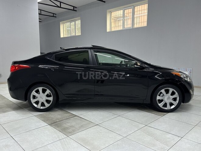 Hyundai Elantra-5