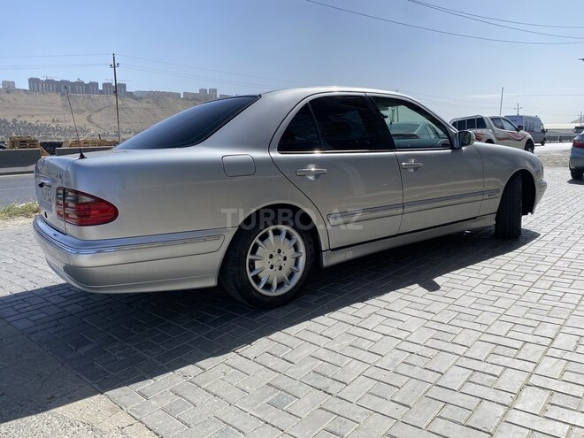 Mercedes E 220 d-17