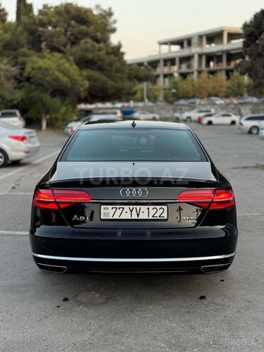 Audi A8-2