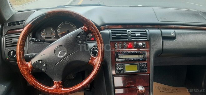 Mercedes E 220 d 2000, 300,000 km - 2.2 l - Bakı