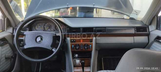 Mercedes E 200 1993, 305,000 km - 2.0 l - Bakı