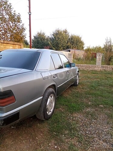 Mercedes E 250 1995, 350,000 km - 2.5 l - Masallı