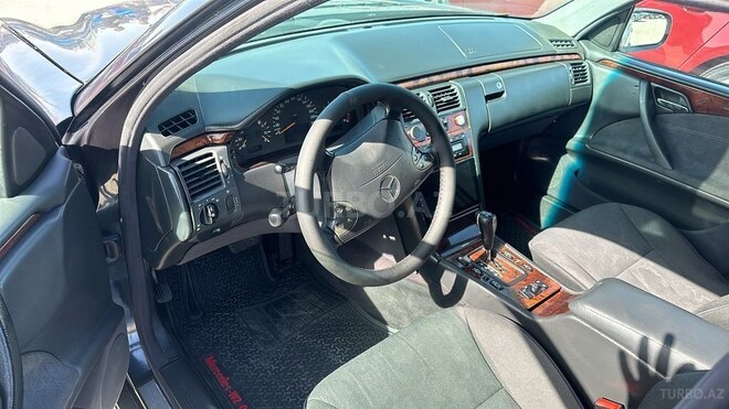 Mercedes E 220 d 2001, 390,000 km - 2.2 l - Bakı