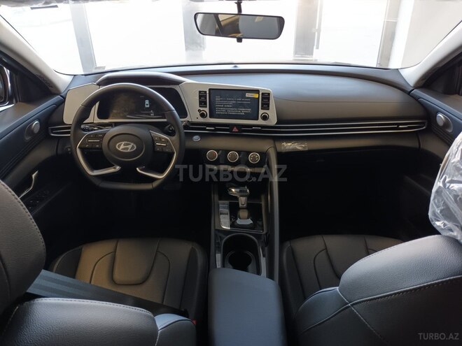 Hyundai Elantra-3