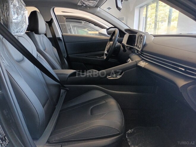 Hyundai Elantra-8