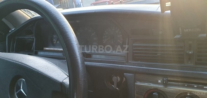 Mercedes 190 1988, 561,455 km - 2.0 л - Astara