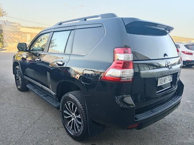 Toyota Land Cruiser Prado-4