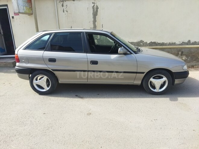 Opel Astra 1995, 358,000 km - 1.4 l - Sumqayıt