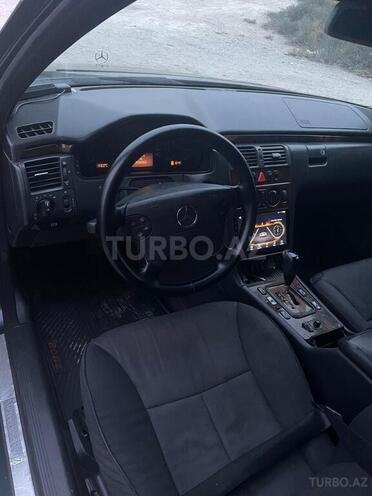 Mercedes E 220 d 2001, 490,000 km - 2.2 l - Bakı