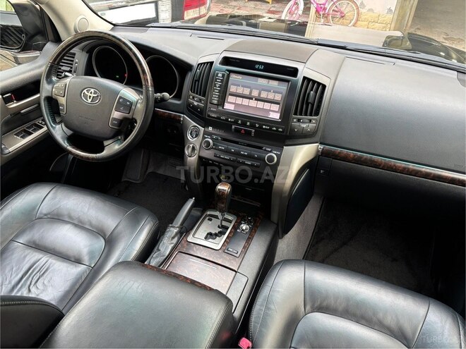 Toyota Land Cruiser-17