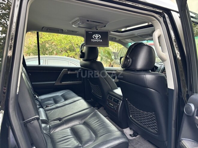 Toyota Land Cruiser-11