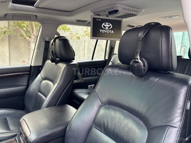 Toyota Land Cruiser-16