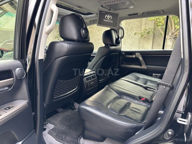 Toyota Land Cruiser-12
