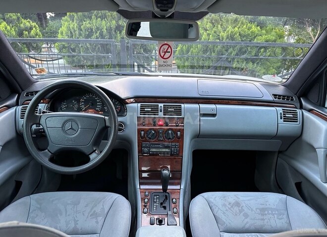Mercedes E 240 1998, 151,000 km - 2.4 l - Bakı