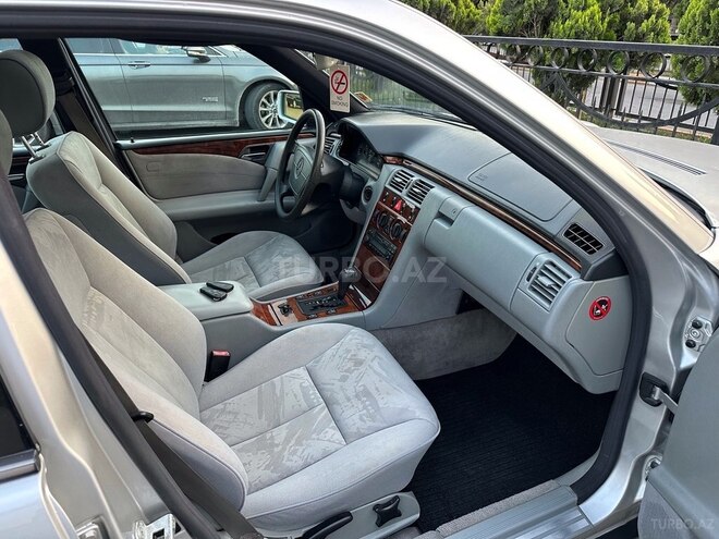 Mercedes E 240 1998, 151,000 km - 2.4 l - Bakı