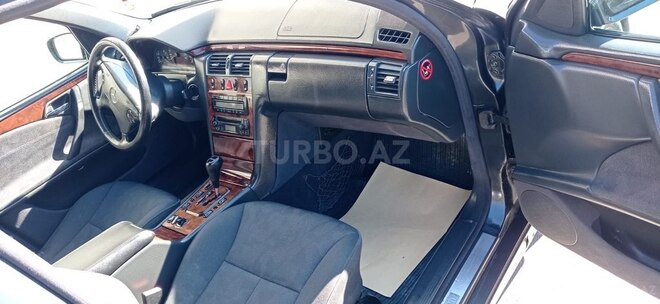 Mercedes E 240 1999, 270,000 km - 2.4 l - Bakı