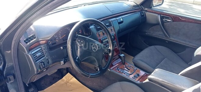 Mercedes E 240 1999, 270,000 km - 2.4 l - Bakı