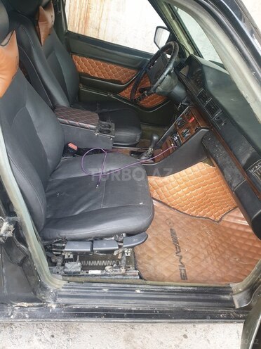 Mercedes E 200 1988, 165,833 km - 2.0 l - Şəki
