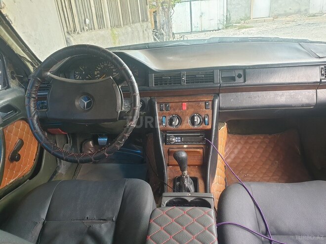 Mercedes E 200 1988, 165,833 km - 2.0 l - Şəki