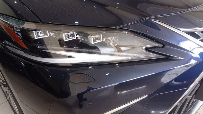 Lexus ES 300h-6